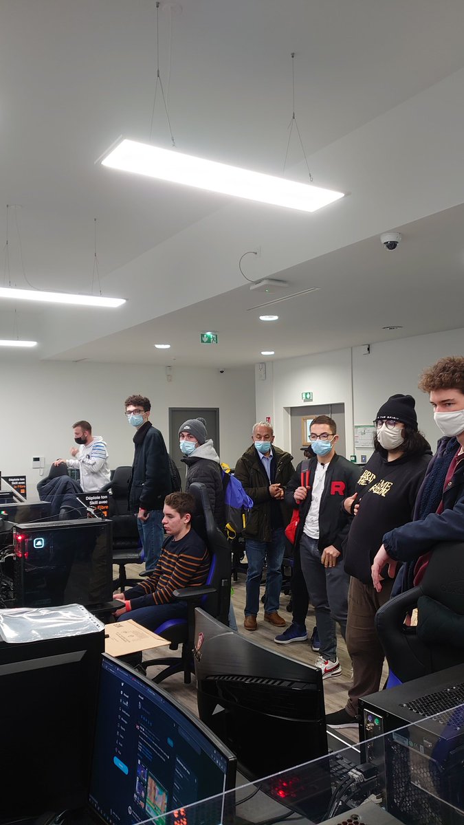 ClutchRayn's tweet photo. C'est reparti pour la #CRArena, les joueurs commencent tranquillement à arriver 🔥

Quelques infos pour aujourd'hui :
⌚️ 11H - début du tournoi Squad Strike
⌚️ 13H - début du tournoi 1v1 https://t.co/G5eEN8AVbw