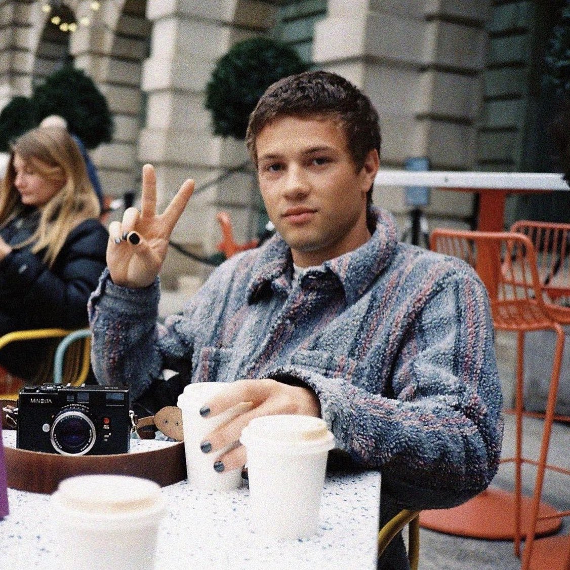 morning ! 

who is joining him for coffee and a day of exploring?