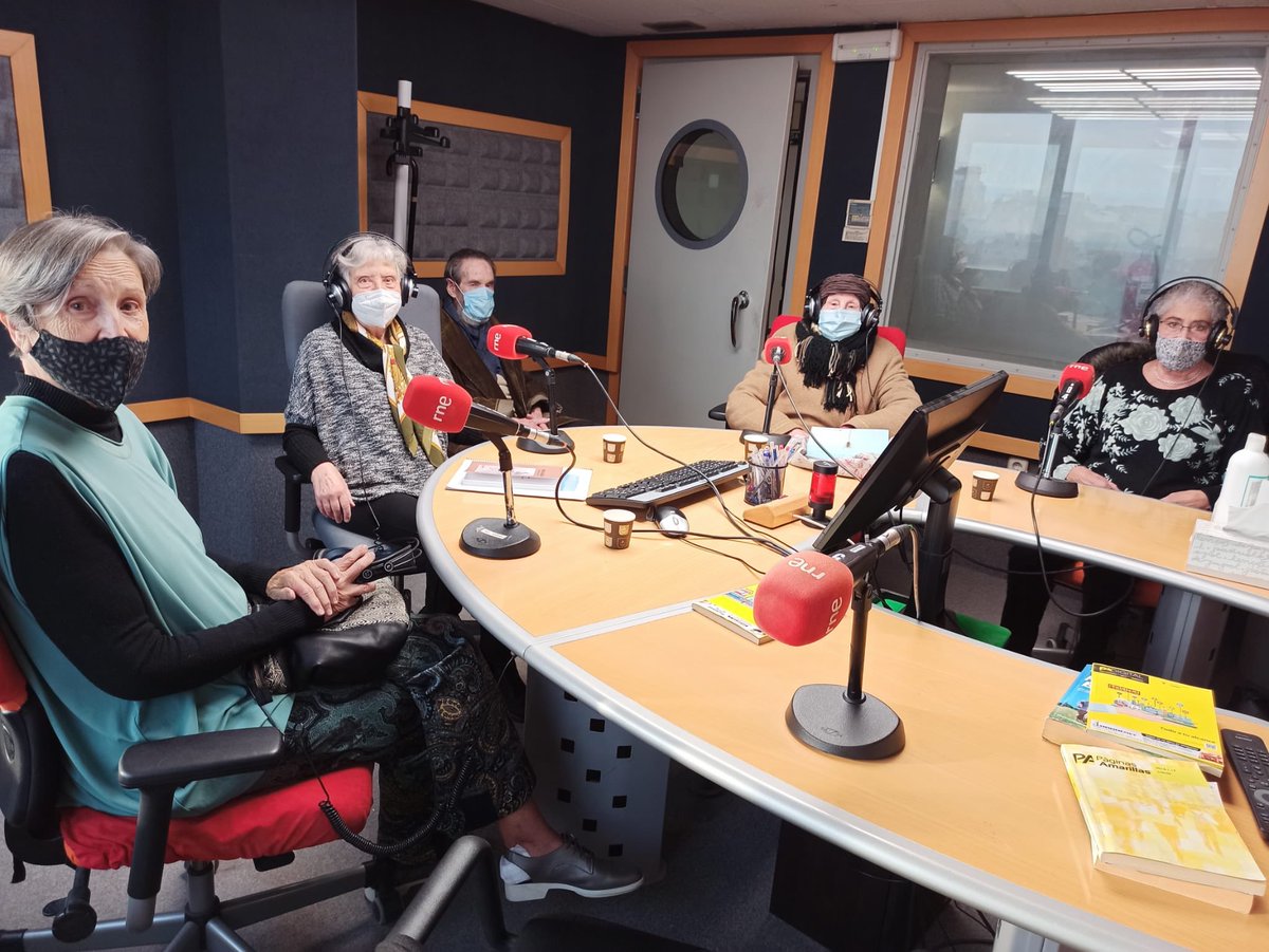 icdones's tweet photo. #TeresaSabaté #RosaFabregat #RamonetaMir #CarmePujol  del projecte de l'@icdones #DonesRurals #DonesDeLleida, han explicat les seves vivències com a dones en un #MónRural al programa @debocaaorella @radio4_rne 

Escolta-ho aquí 👇🏼
https://t.co/sThHXzl8xa https://t.co/7RNwUhDpAC
