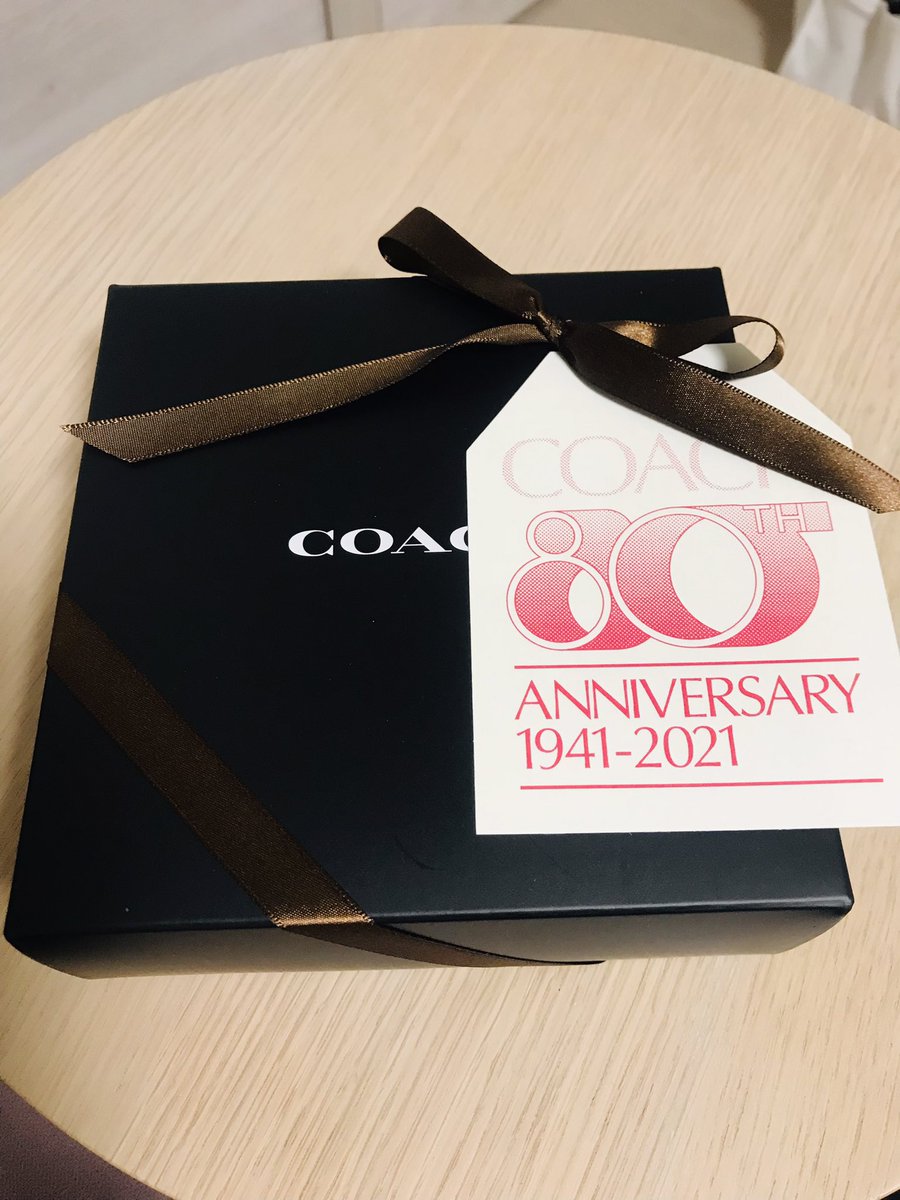 mamarin_0428's tweet photo. ブランドの80周年との事で、お店からプレゼントもらいました🎁 ㊗️珪藻土のコースター持ってないから嬉しい〜♪
裏面真っ白だからさりげなく使えそう🤭🤭🤭
#おにょらーのつぶやき
#COACH
#Coach80 #Coach80thanniversary https://t.co/ZvhMVK7t7X