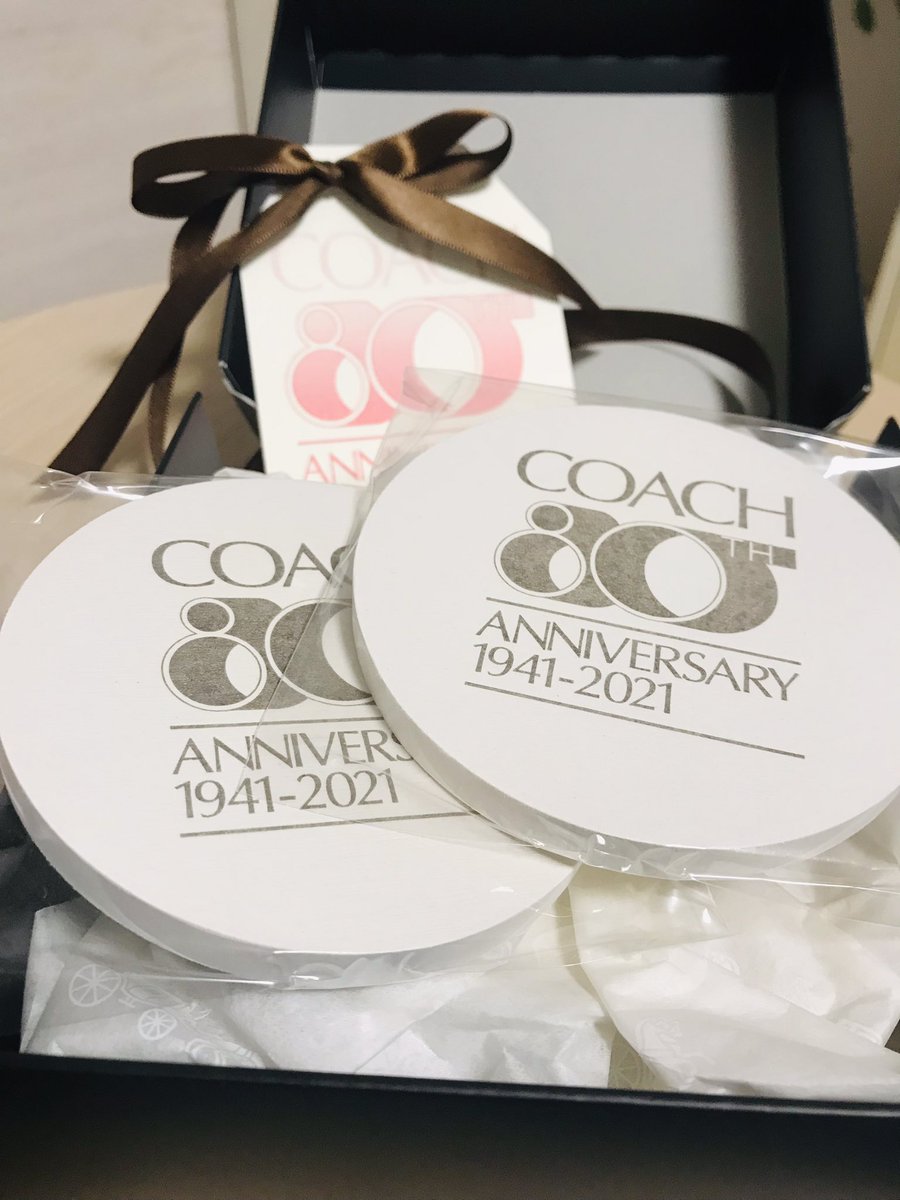 mamarin_0428's tweet photo. ブランドの80周年との事で、お店からプレゼントもらいました🎁 ㊗️珪藻土のコースター持ってないから嬉しい〜♪
裏面真っ白だからさりげなく使えそう🤭🤭🤭
#おにょらーのつぶやき
#COACH
#Coach80 #Coach80thanniversary https://t.co/ZvhMVK7t7X