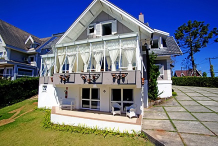 #Natal e #Reveillon2022, CAMPOS DO JORDAO/SP, Vila de Charme Suítes, todeferias.com.br/cidade/camposd… Via: #todeferias