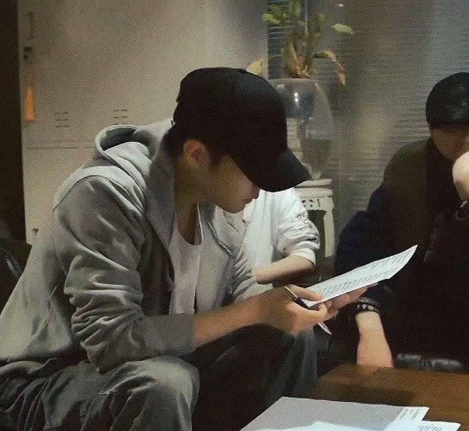 LVLT959197's tweet photo. Đây là ai 😅 ? ? ?
#BJYX #YIZHAN #lvlt_95 #BJYX #BJYXSZD #BJYXSZD𓆉 #BoZhan #TTL #cp95
@LVLT959197 https://t.co/8EGqW8kXo1