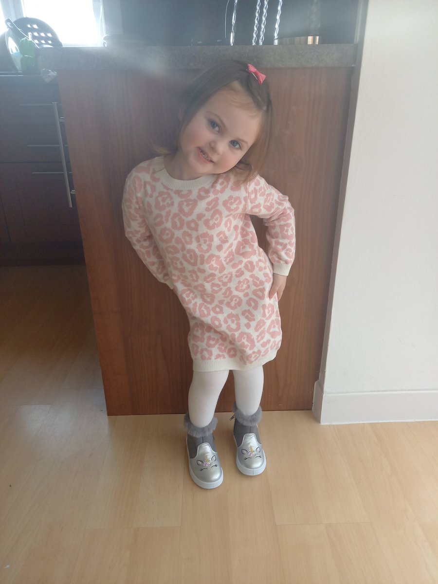xkimbolinex's tweet photo. Happy 3rd birthday to our wee Ali 🎈🎁🎉💝 https://t.co/Bz3kWVZ6oT