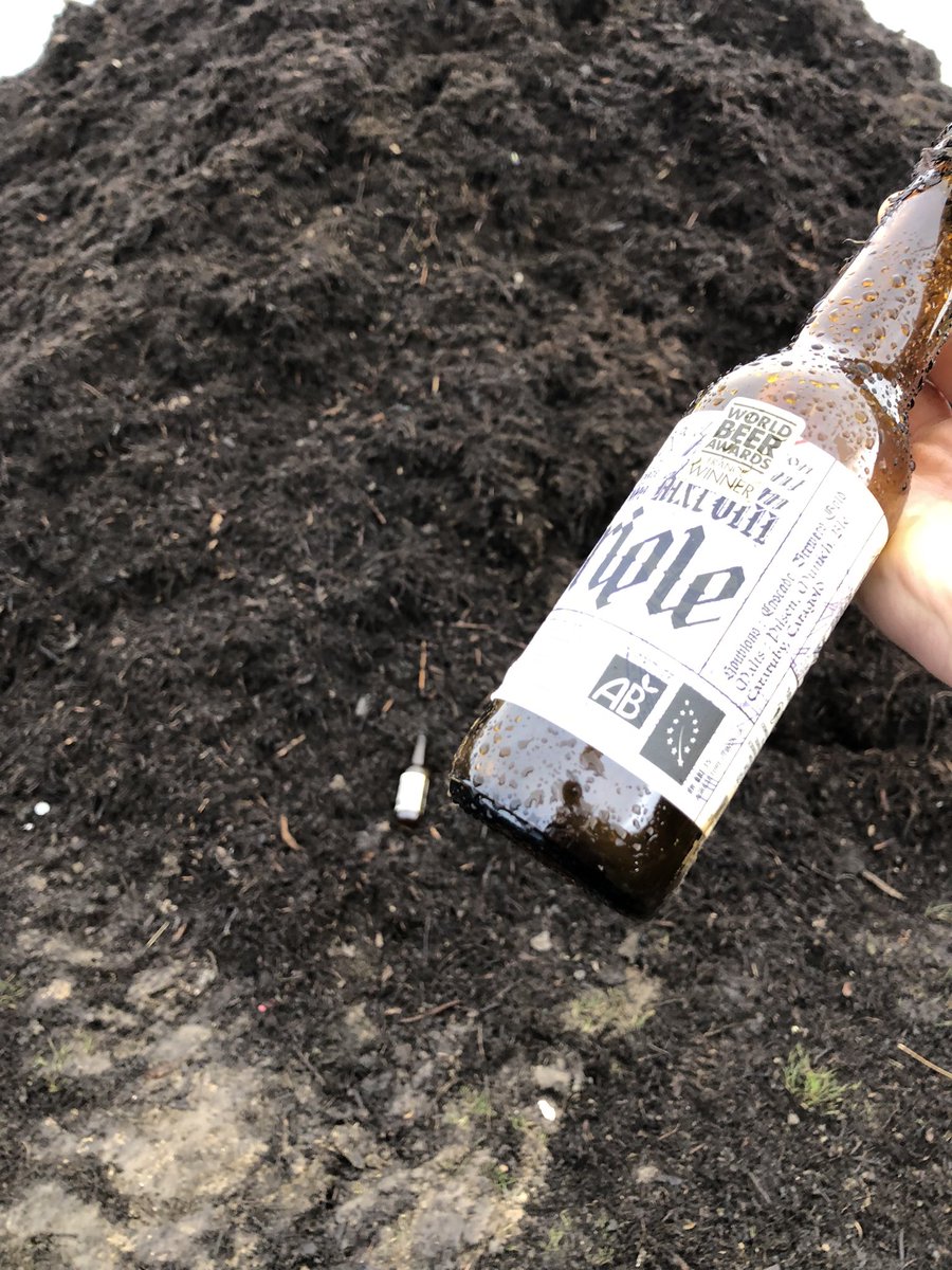 MartinProffit's tweet photo. Merci à toi qui achète de la bière bio pour te donner bonne conscience, mais la jette une fois bu sur mon tas de compost.. abruti
Les déchets jetés dans la nature sont un fléaux, et pour la nature, et pour l’agriculture 
#pauvrefrance https://t.co/3kewMPGIEe