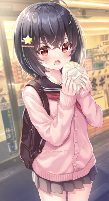 「先輩がそんな目で見たって肉まんあげませんからね💢」 