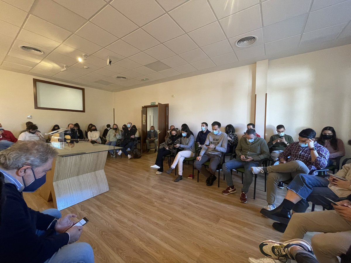 MJS_es's tweet photo. #identificadosMJS Comienza la mañana con una oración poniendo en manos del Señor el trabajo del día.

Aldededor 30 jóvenes, junto a salesianos y salesianas, reflexionarán sobre la carta de identidad, convivirán y celebrarán juntos. El lema: "Identificados". https://t.co/9cn9npqkDv