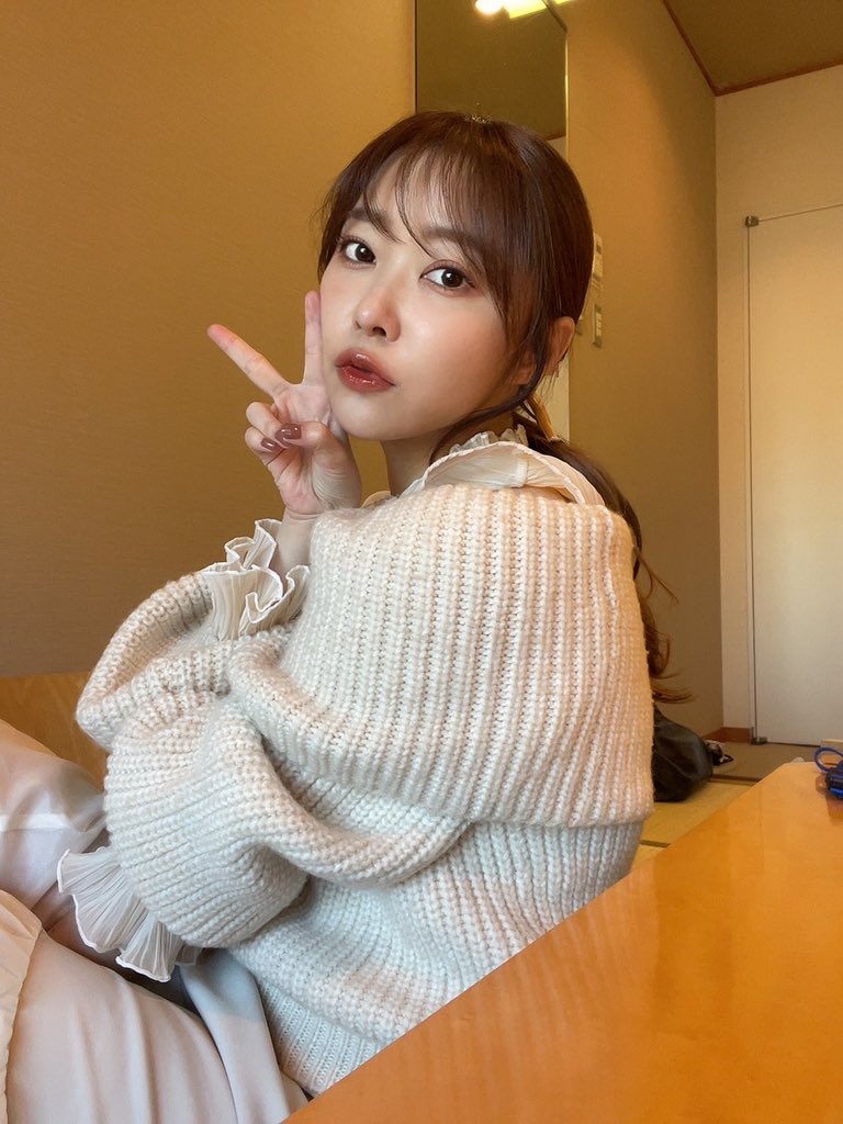 スカートを着用した指原莉乃さんのコーデ 私服/衣装/購入先 - Woomy スカートを着用した指原莉乃さんのコーデ 私服/衣装/購入先 - Woomy