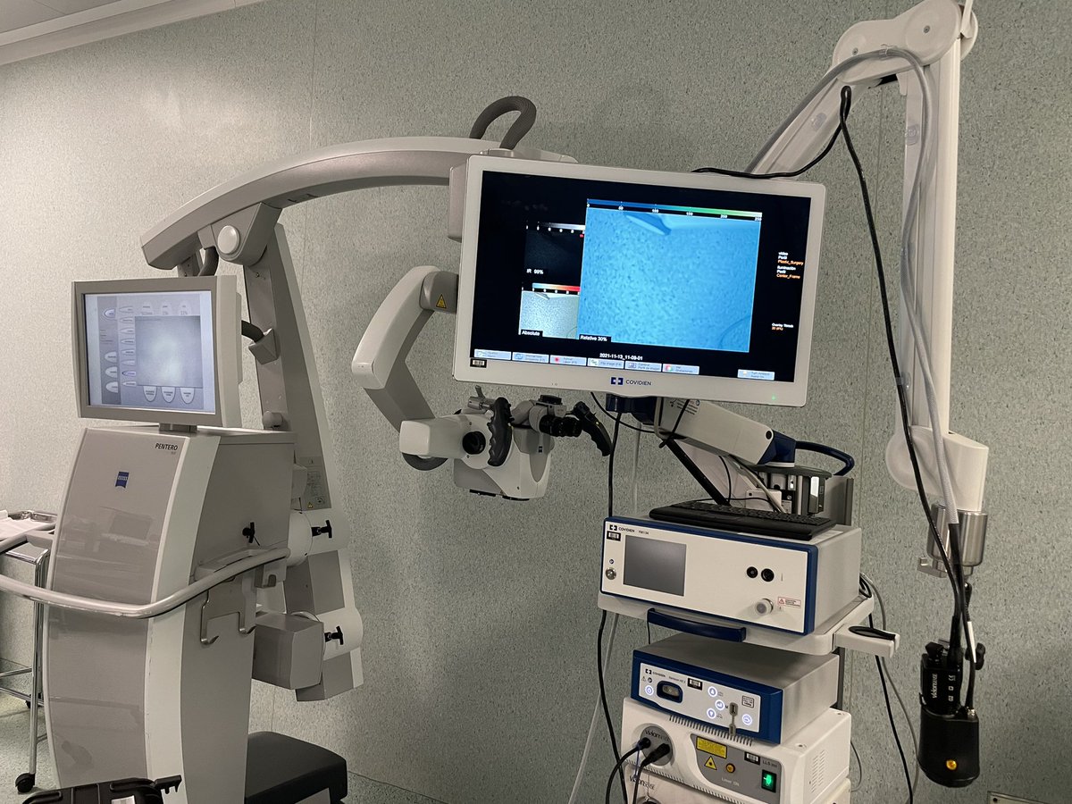 mireiaruizcast1's tweet photo. Cuando dejas las bambas en casa y vienes al trabajo por una buena causa, no hay sábado que valga. #readytogo

#comollegamos_comoseguimos 
#reconstrucción_mamaria #microcirugia #diepflapsurgery
#verdedeindocianina 

@RuizCastilla @QS_Barcelona @quironsalud @lidilitz https://t.co/KWFo2K3Pdr