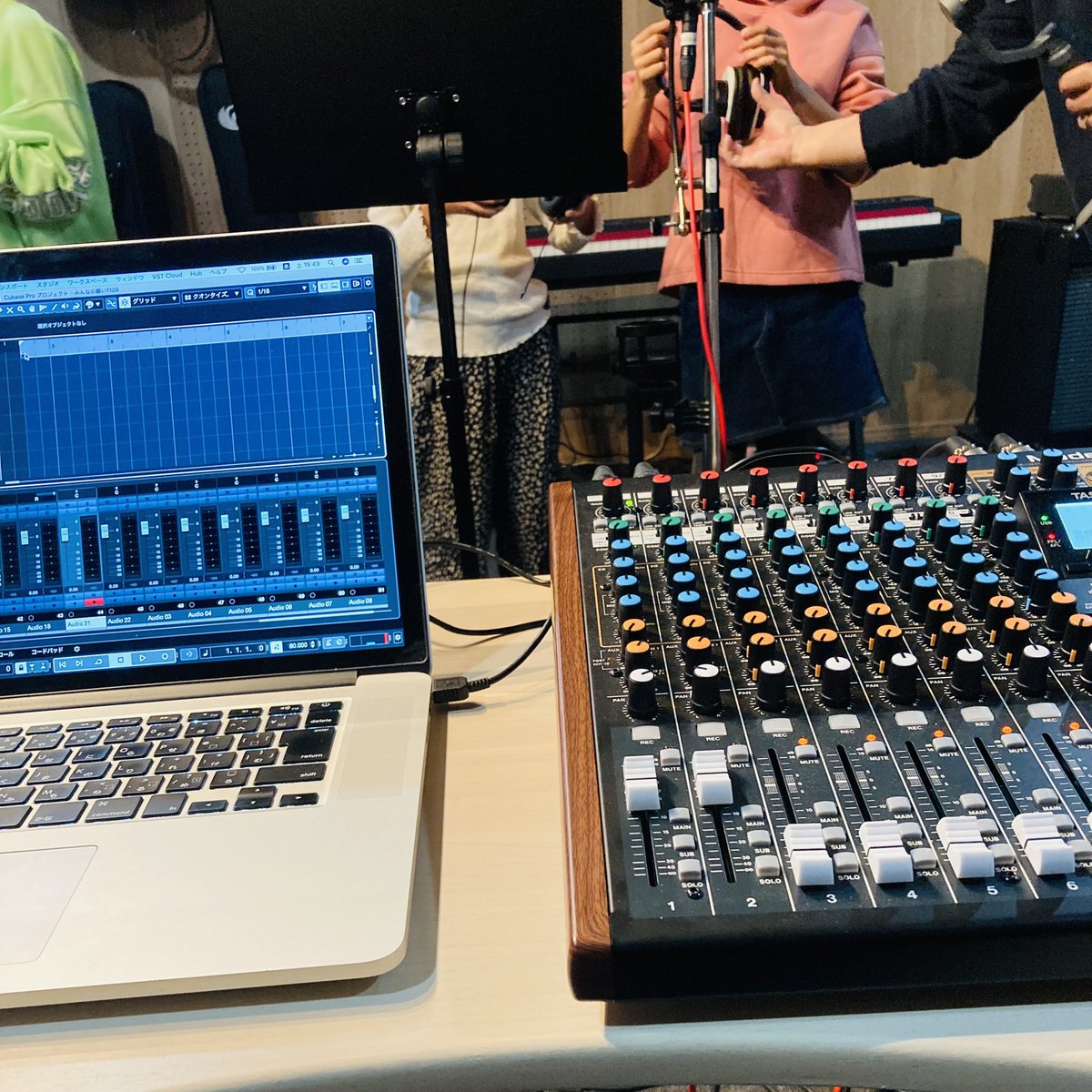 moyashi3691's tweet photo. 本日は急遽子供達のボーカルレコーディングのお仕事でした♪
とりあえず本日で録りは終了、これからひたすら孤独なミックスとマスタリングの作業が始まります笑
#那須塩原 #studiowill #レコーディング https://t.co/B95hczie5W