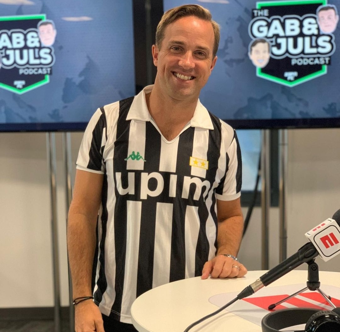 The_Kitsman's tweet photo. 🇫🇷 @LaurensJulien loves a football shirt #OneOfTheGang ✊

📷 Via: @classicshirts https://t.co/gRxQSxWiQQ