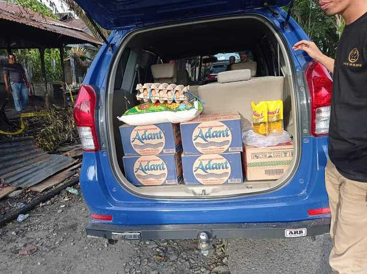 rakan_tarmizi's tweet photo. Hari ini Rakan Tarmizi, SP menjumpai keluarga Bang Fahrial dan Bang Hermansyah di Simpang Nibong Kec. Johan Pahlawan Kab. Aceh Barat yg mengalami musibah 2 hari yg lalu.
Tempat usaha mereka terbakar sehingga mengalami kerugian dan hilangnya tempat usaha.
#AwakDroe https://t.co/nXYg9IXkk9