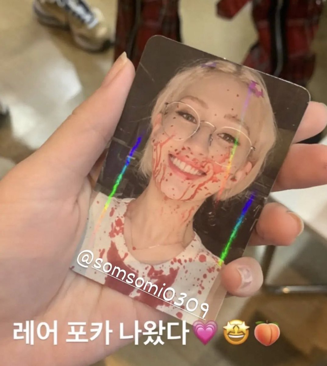 Hello! Since this photocard of Somi has been trending for a while
