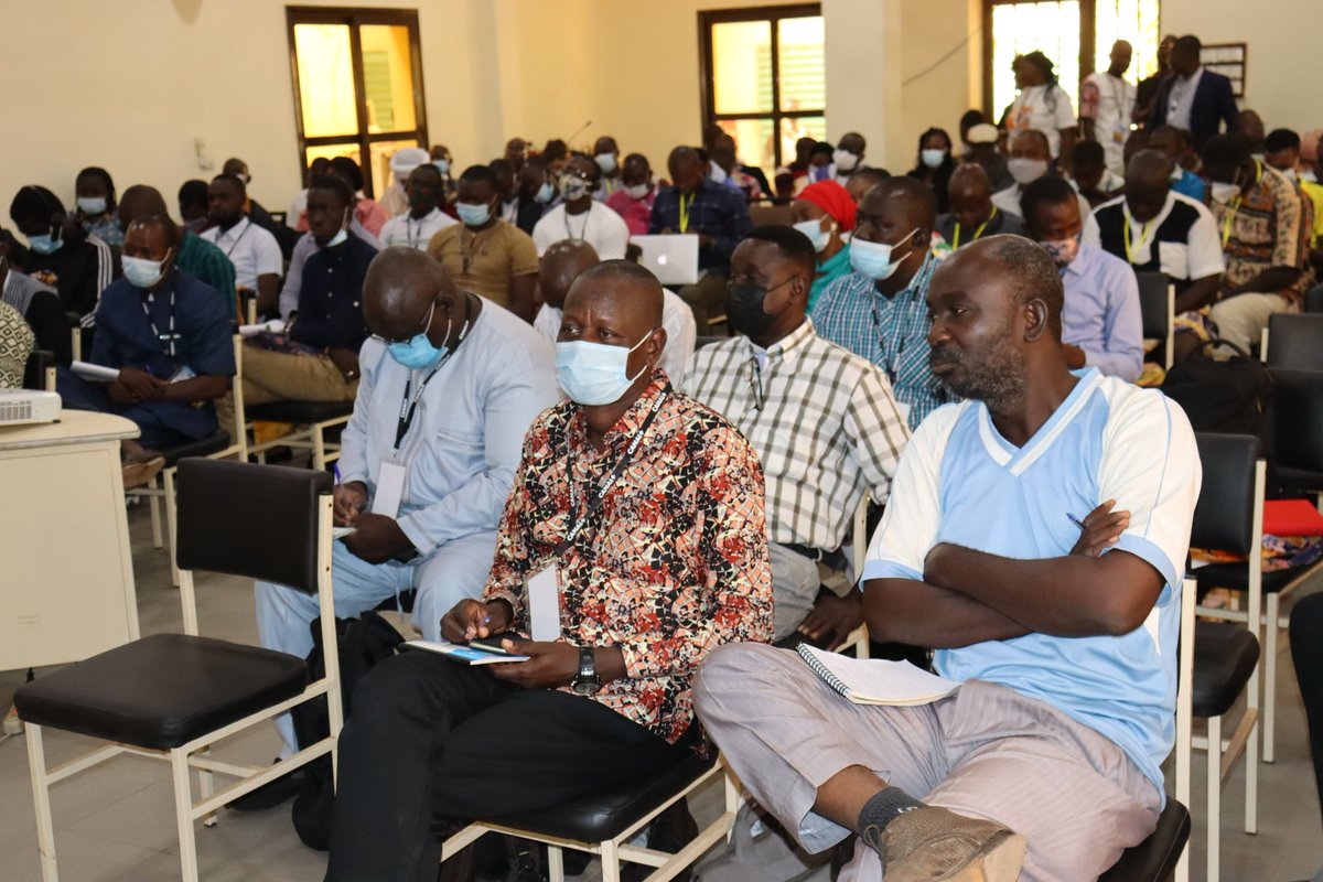 Ignacekp's tweet photo. Le 11 novembre 2021 à #Ouagadougou au #BurkinaFaso, nous avons discuté autours du thème : "Investigation et protection du journaliste d'investigation". C'était dans le cadre de la 9ème édition du Festival international de la liberté d'expression et de la presse - #FILEP2021. https://t.co/pV0ntBxk2D