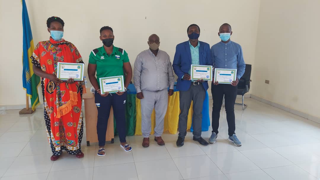 SectorKigali1's tweet photo. Muri @SectorKigali1 hasojwe umuhango w'Ihererekanyabubasha hagati y'Inama Njyanama icyuye igihe,  n'Inama njyanama yatowe. E/S w'umurenge @NTIRUSHWAChris4 yashimiye abajyanama basoje manda,abagezaho icyemezo cy'Ishimwe 
@Nyarugenge
@CityofKigali
@RwandaLocalGov 
@EmmyNGABONZIZA1 https://t.co/meTQpT0MMS