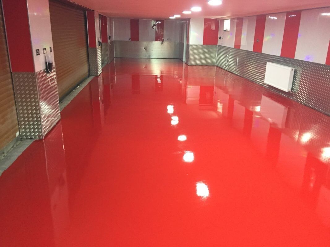 pscworcsltd's tweet photo. The brief for busy Car #Garage was for a hard wearing, very bright, gloss, #EpoxyResin #flooring that would be very durable & long lasting.
Read how we delivered here... https://t.co/AiKRAypk6I
#Automotive #EpoxyResinFlooring #MOTservice #SMMT #UKmfg #Worcester #Kidderminster https://t.co/tCHPvNh5xS