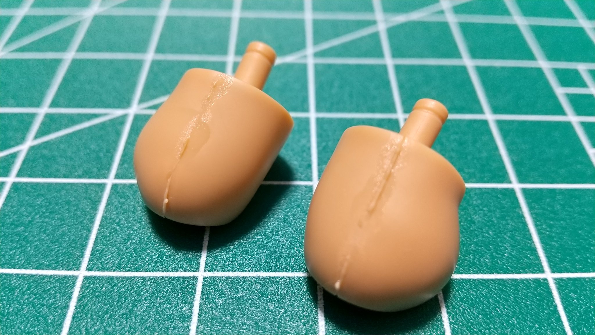 しぐれ ルルチェの合わせ目消し 流し込み接着剤でムニュ後24時間経過したもの 多分失敗だコレ ムニュが出てきていない箇所多数 後日ヤスってダメそうならカラーパテで埋める うーん なかなか合わせ目消しの成功率あがらない 30ms T Co Tugplh9rw2
