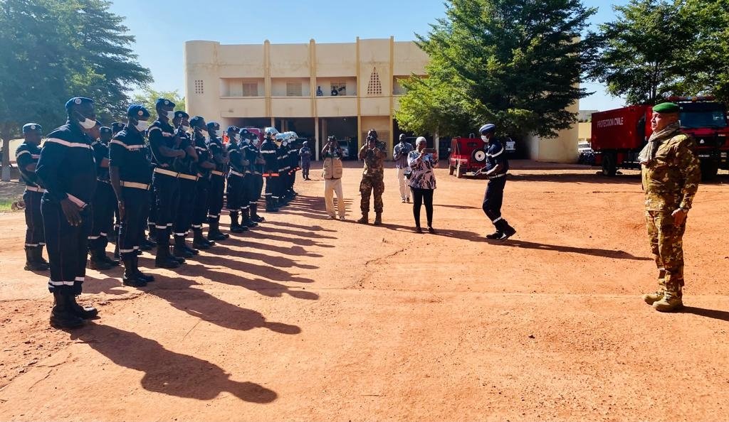 Dans le cadre de sa visite de terrain dans la Région de Mopti, le Ministre  Daoud Aly Mohammedine est venu ce matin s'enquérir des conditions de travail du personnel de la Direction Régionale de la Protection Civile de Mopti