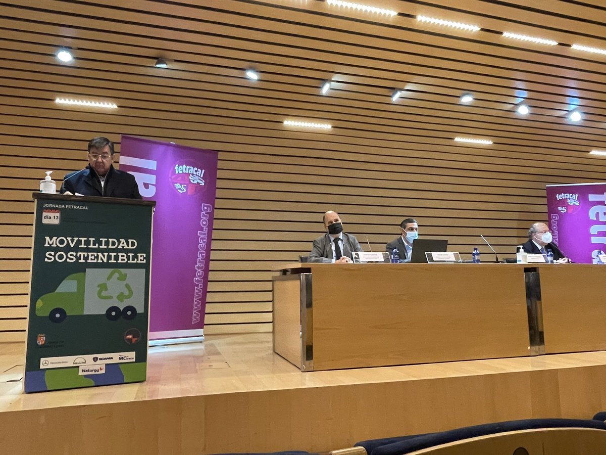 jmquiries's tweet photo. Hoy estamos con FETRACAL  con los transportistas de mercancías por carretera de Castilla y León, celebrando una Jornada muy interesante sobre la movilidad sostenible. https://t.co/xh8WslmTRh