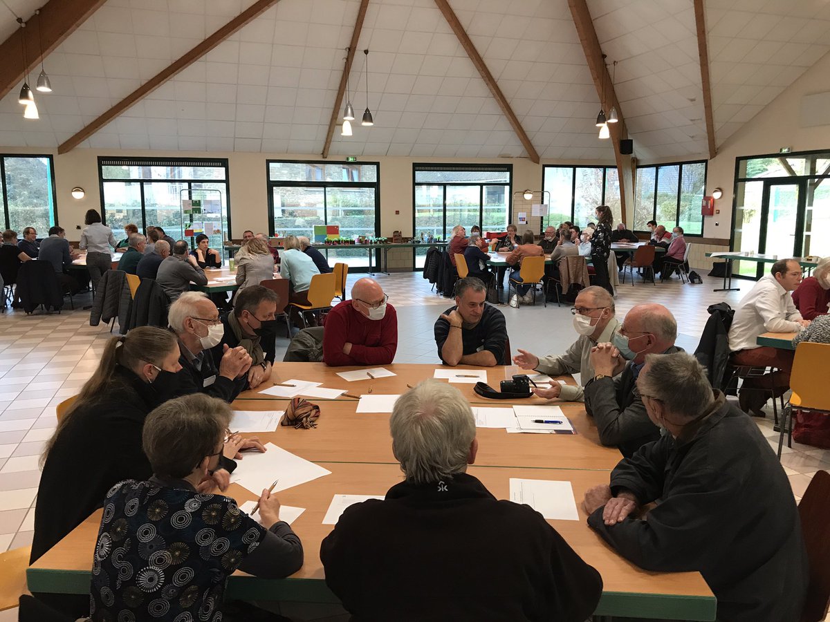 ardenthierache's tweet photo. Ils sont une soixantaine, habitants des différentes communes du territoire, à participer au Grand forum de la concertation à Maubert-Fontaine pour construire le projet de territoire Ardenne Thierache 2030. @ANCTerritoires @Prefet08

#ardennes #ardennesthierache https://t.co/NdYZIWyvqa