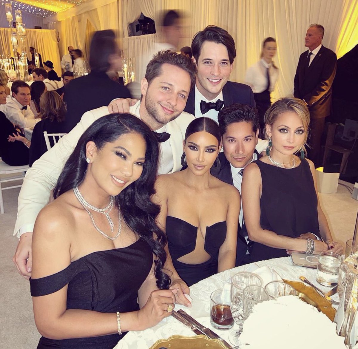 KimKSocial's tweet photo. Kim at Paris Hilton’s wedding. https://t.co/Ef8OEhOTbZ