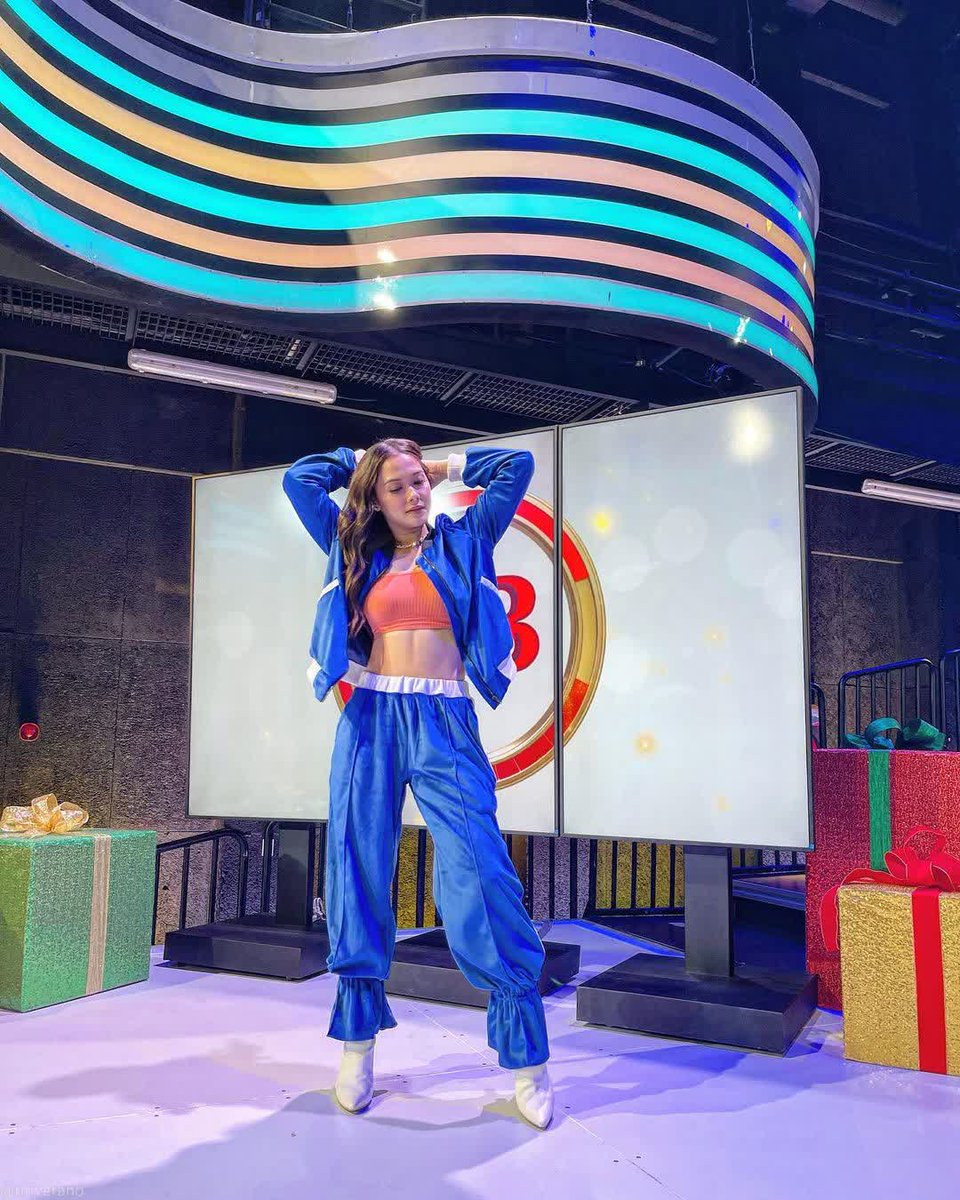 kween_maja's tweet photo. Grabe naman that abs. So fit! 🙌🙌🙌🔥🔥🔥😍😍😍 my girlcrush forever gorg and sexy.
Maja Salvador for #EatBulaga #DCQueen #DC2021MajaOnEB #DCMajaOnStage @EatBulaga @dprincessmaja https://t.co/P5DLTU3uwP