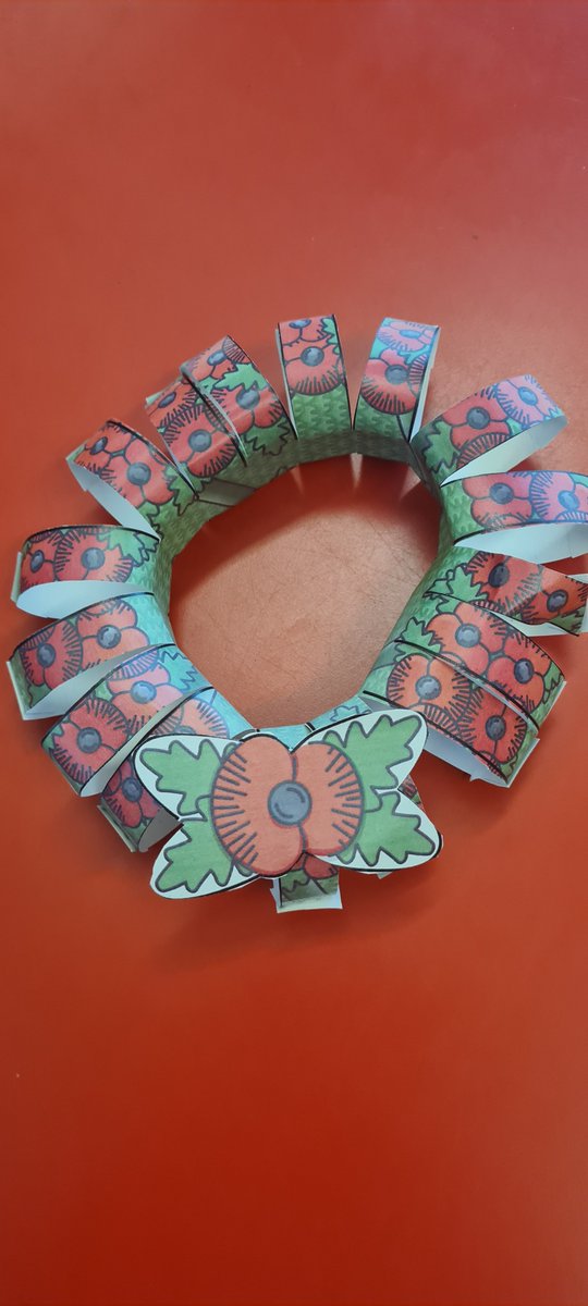 P5 made Rememberance Day wreaths.