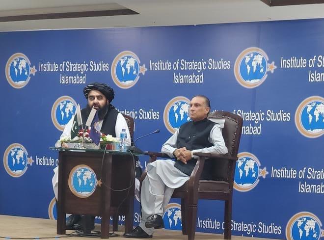 Reassurance!?! “Afghanistan doesn’t need a large army & we don’t want the former ANDSF members. We’ll have a small army”, said #Taliban foreign min in his speech at the Institute for Strategic Studies in Islamabad. Quite symbolic place to deliver this message.. #Afghanistan