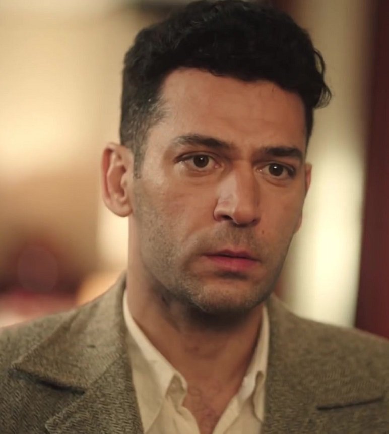 Cümleler kurmasına gerek yok ! Bakışları ve mimikleri yetiyor .🧿
#MuratYıldırım  #Aziz