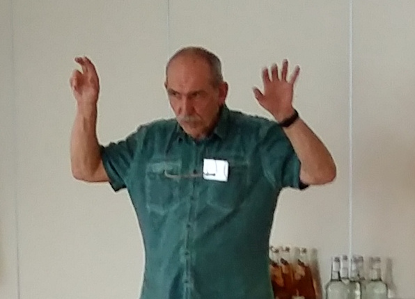 Schachjugend's tweet photo. 13. Deutscher Schulschachkongress in Braunschweig - heute finden die Workshops statt - Harald Niesch referiert über #Schach im Vorschulbereich. Um was es wohl gerade geht? 🙃 https://t.co/C89ECrU1fO