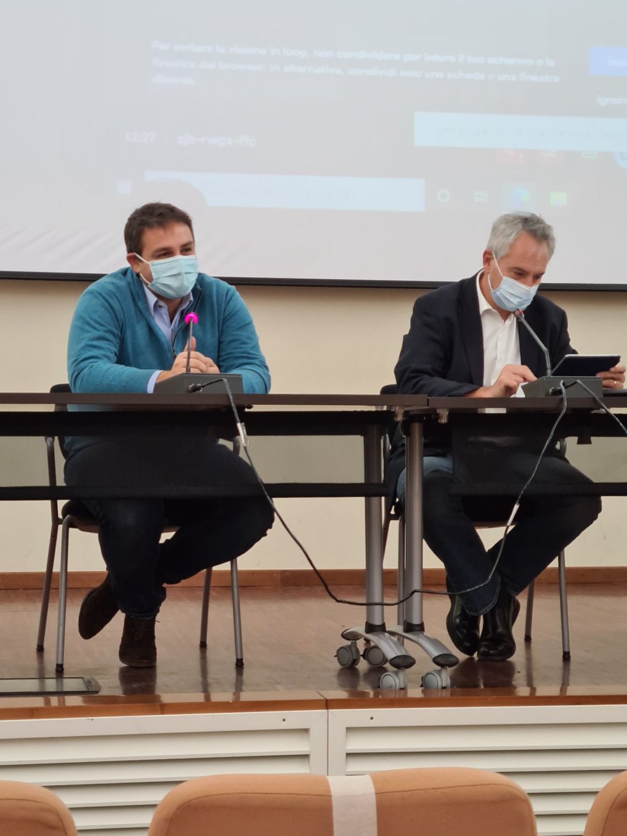 ConsLomb's tweet photo. A #Varese mattinata con 120 giovani blogger (37 micro redazioni), in presenza o collegati, per prima parte di #BlogLab il concorso promosso con @ConsLomb @MassimoGaudina Capo Rappresentanza @EU_Commission ha parlato sul tema: le sfide dell'Europa https://t.co/7m52Dj97Mk
