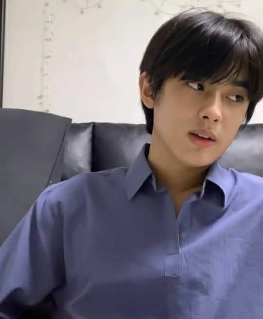MINKYUPHILS's tweet photo. Calm yourself guys. This is just a pic 
🥺🥲 https://t.co/ANkMk1P2cl