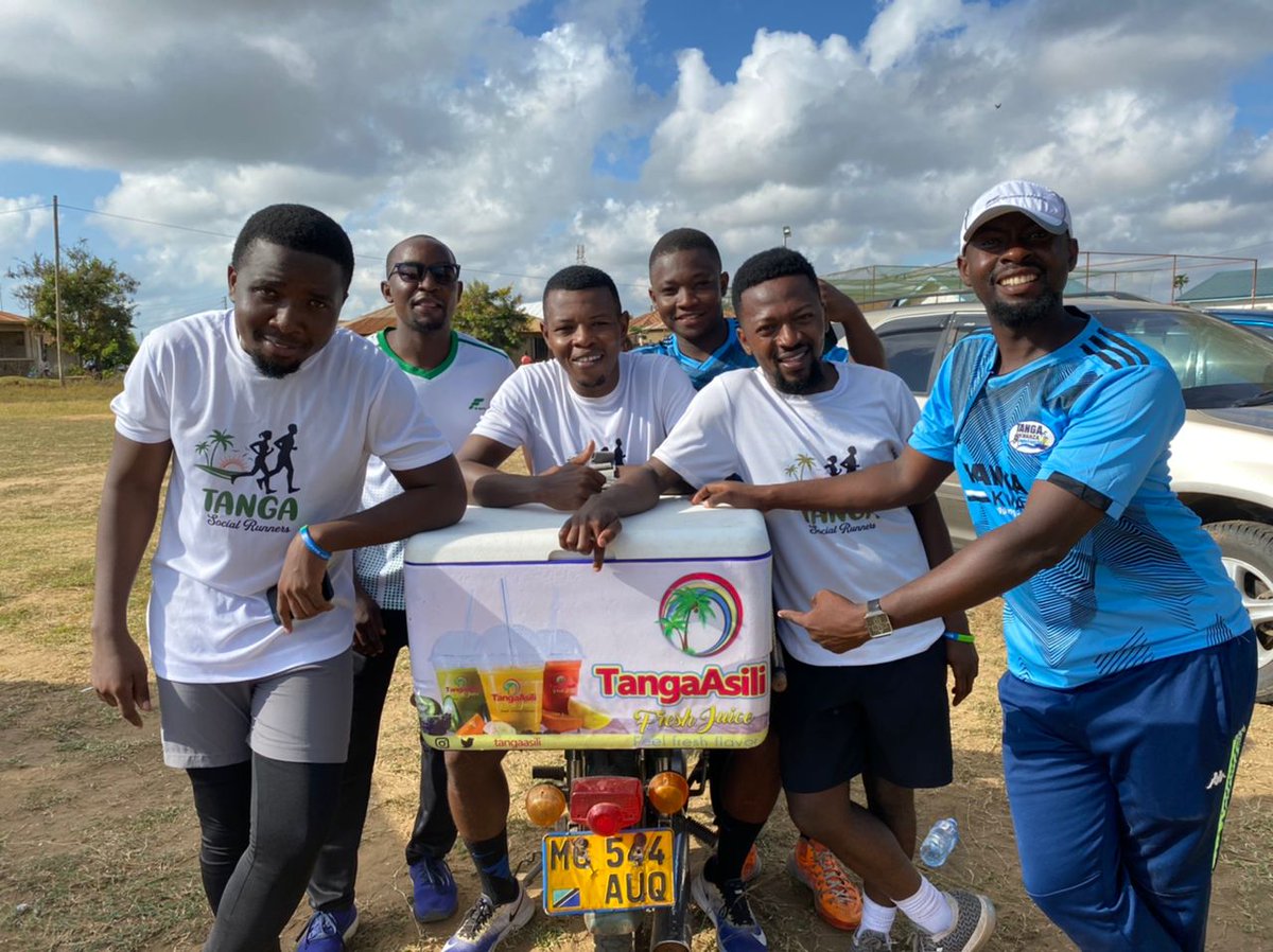 tangaasili's tweet image. Chombo #kazini 
#tangaasili #freshjuice 
JUICE TAJWA JUICE PENDWA JUICE TAMU 
#juice 🍹🍸🍹
#feelfreshflavour