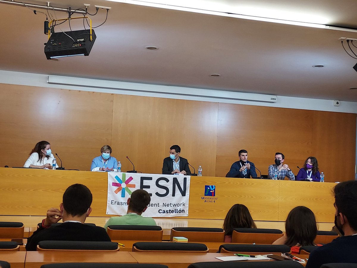 BuilsSara's tweet photo. Espacios de debate dedicados a la juventud. #somUJI #ErasmusStudentNetwork #ESNCastellón #UJI @UJIuniversitat https://t.co/IFKy1XXKfc