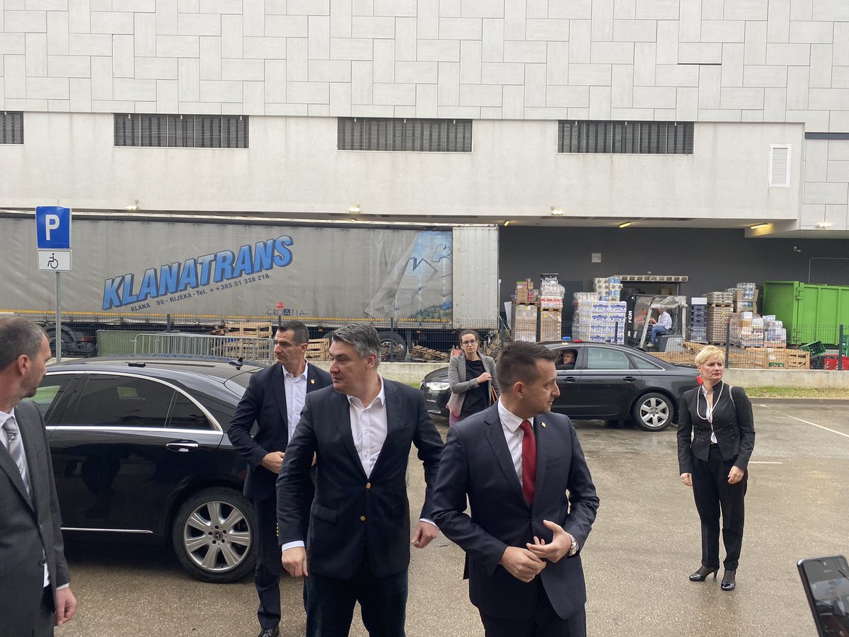 Predsjednik Zoran Milanović stigao je u Trogir, povodom Dana grada. Predsjednik će održati prigodni govor, a još nije potvrđeno hoće li biti izjava za medije. <a href="/N1infoZG/">MAN Errors</a>