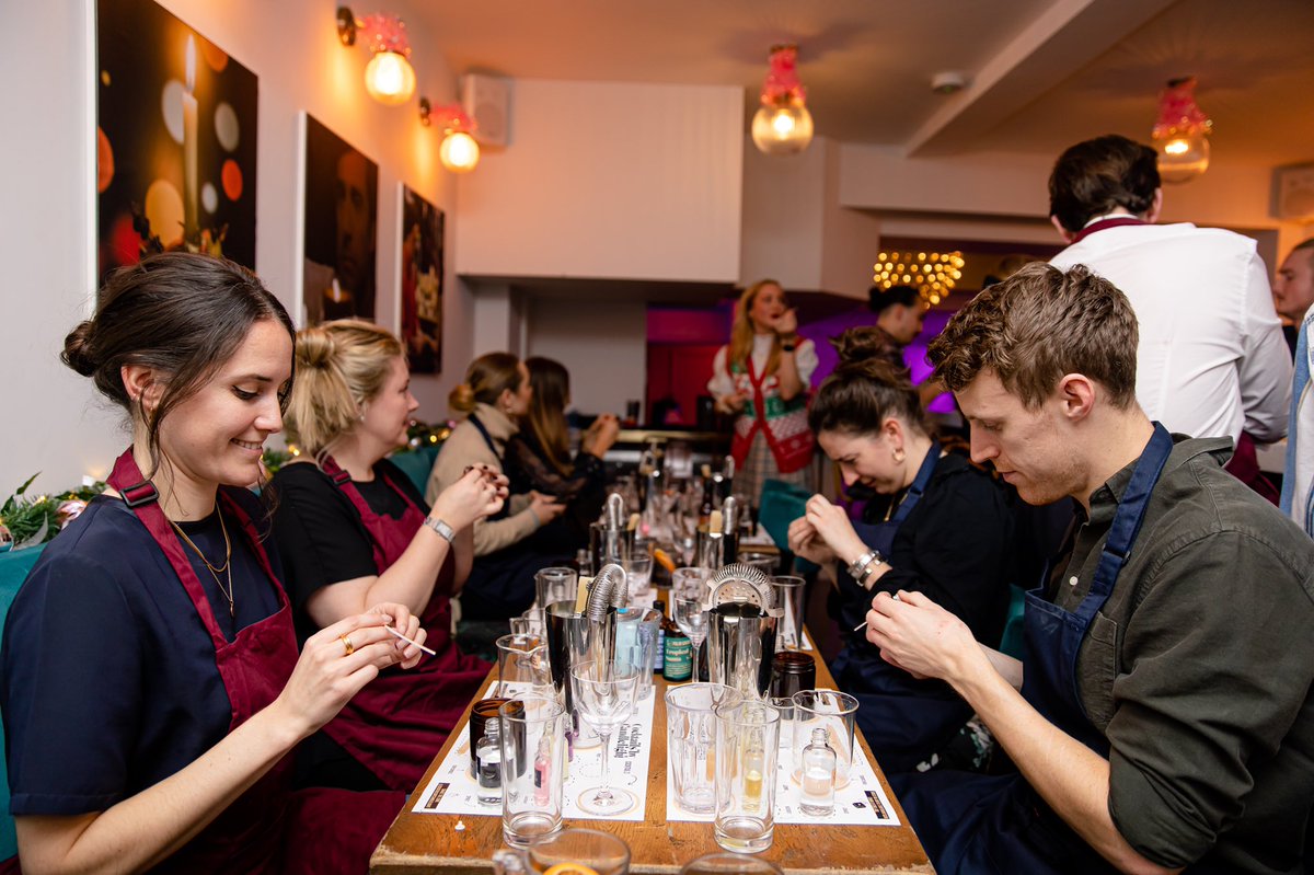 oldraper's tweet image. Candle &amp;amp; Cocktail classes are go!  
We still have a few tickets available for todays 6pm &amp;amp; 8pm crafty classes in Seven Dials. cocktailsbycandlelight.co.uk/pages/mastercl…