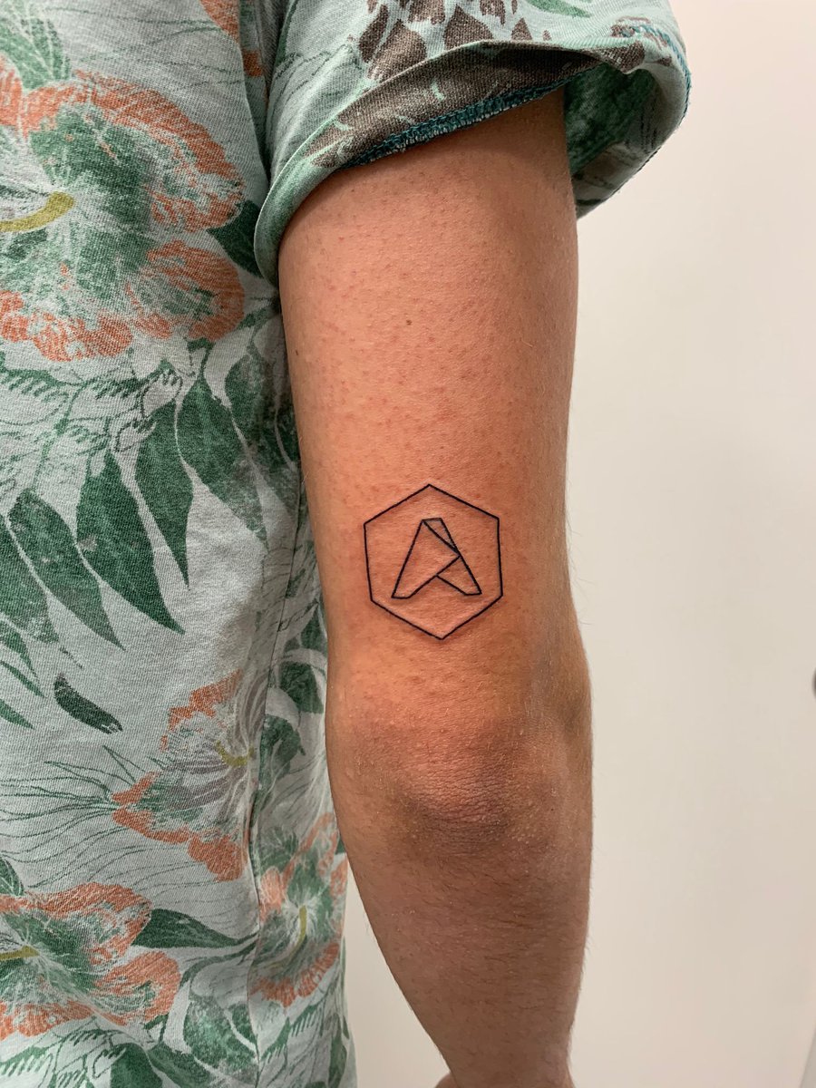 <a href="/AndresCampoOFC/">Andres Campo</a> Andrés, ha debido haber una confusión, el del tatuaje soy yo!! No dejes de ser y hacer lo q haces, me haces feliz y por eso necesitaba hacerlo ❤️❤️❤️ #baigorri_ en insta. El tal david arias estará esperando la cita pa tatuarse 😜😜