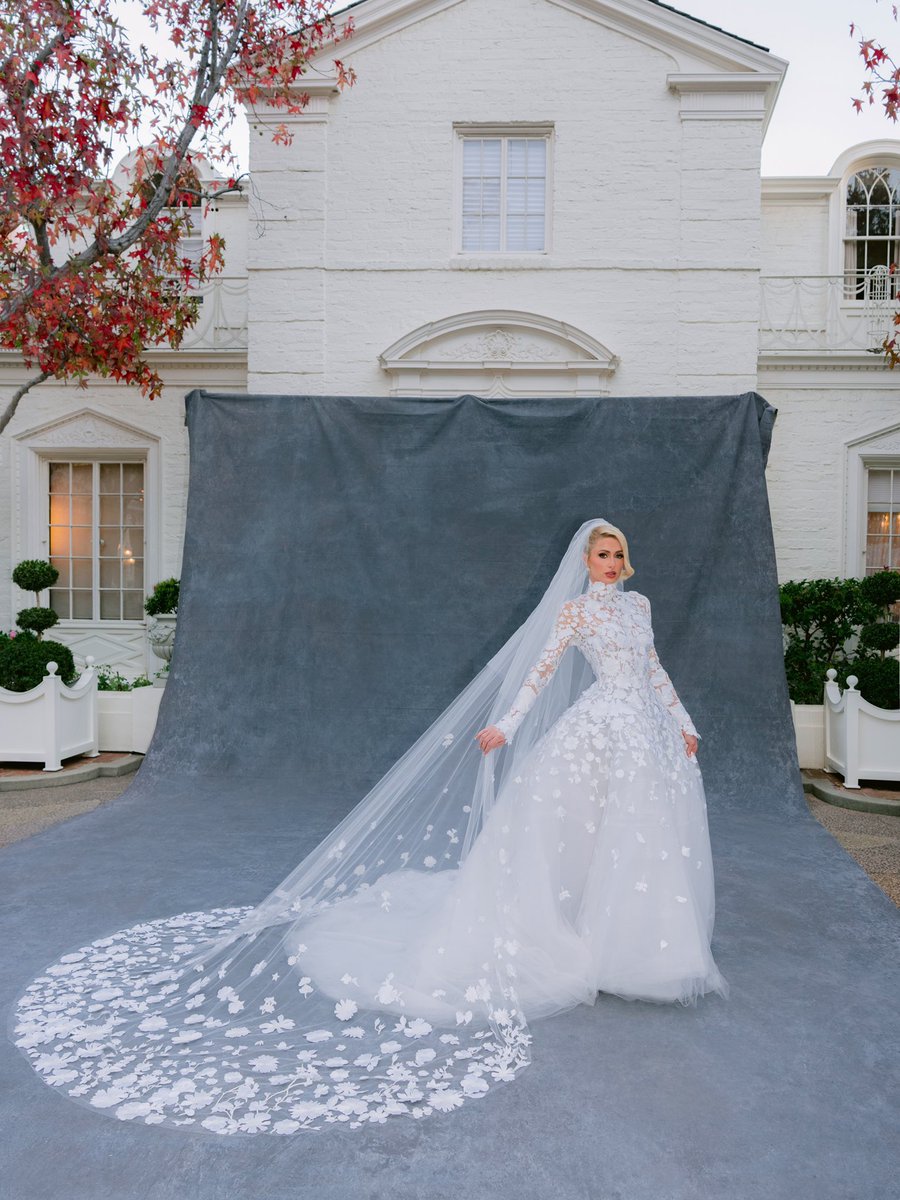 fashionshowCFM's tweet photo. Wish you All the best Gorgeous
Paris Hilton's Wedding Photos @ParisHilton
#ParisHilton's #Wedding

❤️ @fashionshowCFM
See More ➡️
https://t.co/rxMiYopB41 https://t.co/2ypXjovcvn