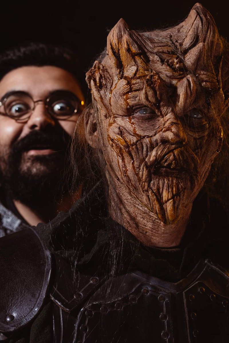Romain_Houles's tweet photo. Bien le bonjour ! 
Le tournage du prochain Derrière le Masque c'est bien passé ! 
Voici le maquillage que j'ai réalisé pour l'occasion ! 🔥
Photo : @lytnim 
Monstre : @Sbezardf 
Cette prothèse et photo ont été réalisées en live sur @TwitchFR ! https://t.co/9E0zfAwBrZ