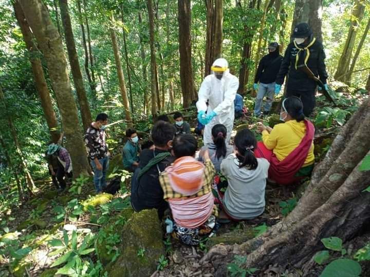 MayWongST's tweet photo. #Myanmar citizens still crossing into #Thailand illegally not just for safety but for work. This given how Myanmar economy has tanked due to Feb 1 #coup. In less than a week, some 300 Myanmar nationals reportedly arrested at border https://t.co/UI6E10cjf9 #WhatsHappeningInMyanmar https://t.co/Xc8mO6uI40