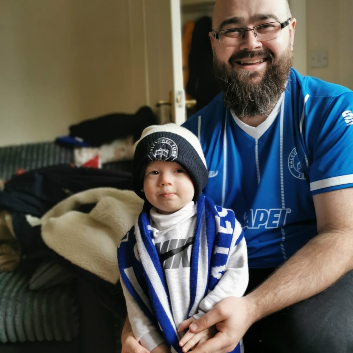 trevlar1988's tweet photo. A new little yeltzman in the making ⚽⚽⚽⚽ #uptheyeltz https://t.co/rSU6i5GbFK