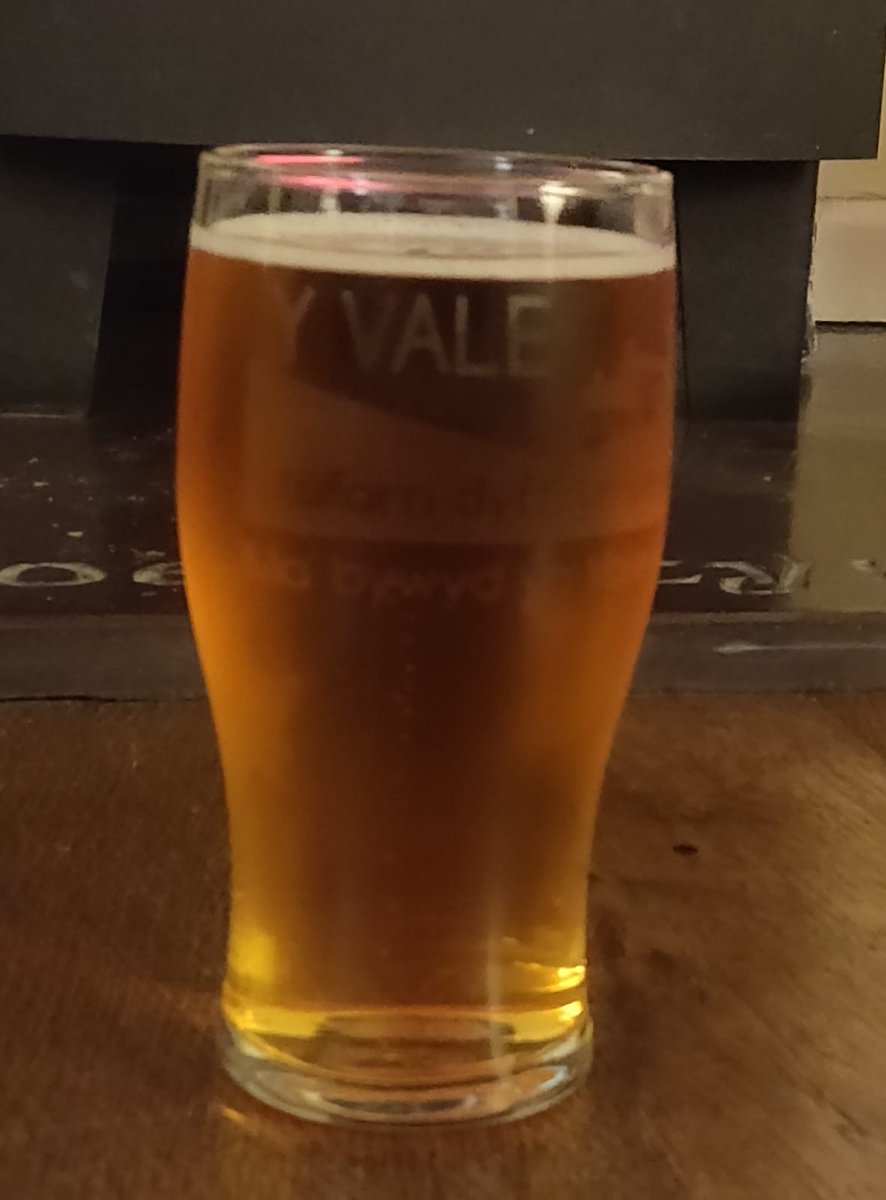 Meddwl mlân nawr... a breuddwydio am lwyddo gyda'r ymgyrch codi siârs a gweld y Vale yn ailagor  (chi'n gwbod be sy angen neud 😉)... be chi ishe fel eich diod cynta?
Tagiwch eich hoff fragdai 👇 Ma llwyth o stwff da'n dod o Gymru ar hyn o bryd.
tafarn.cymru