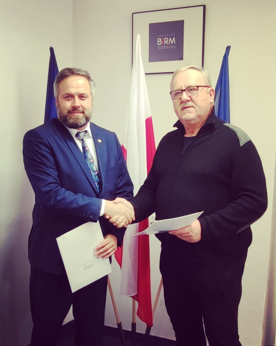 03.11.2021 podpisaliśmy list intencyjny.
Prezes Upp <a href="/MalczykL/">Łukasz Malczyk</a> i Generał dywizji prof. dr hab. <a href="/BoguslawPacek/">Bogusław Pacek</a> 
Instytut Bezpieczeństwa i Rozwoju Międzynarodowego.
#wspolpraca