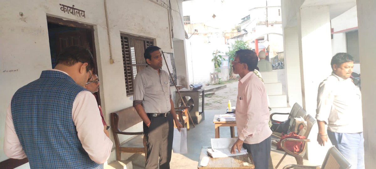 AdmAyodhya's tweet photo. Booth inspection at special summary rivision day https://t.co/UDGE6LJ14L