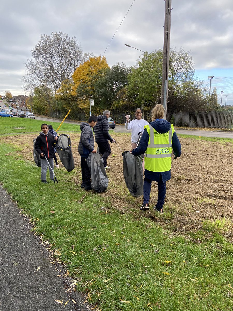 Crown Hills and @leicesterssp staff leading litter picks with families around their community this morning! #lovewhereyoulive #OneStepGreener