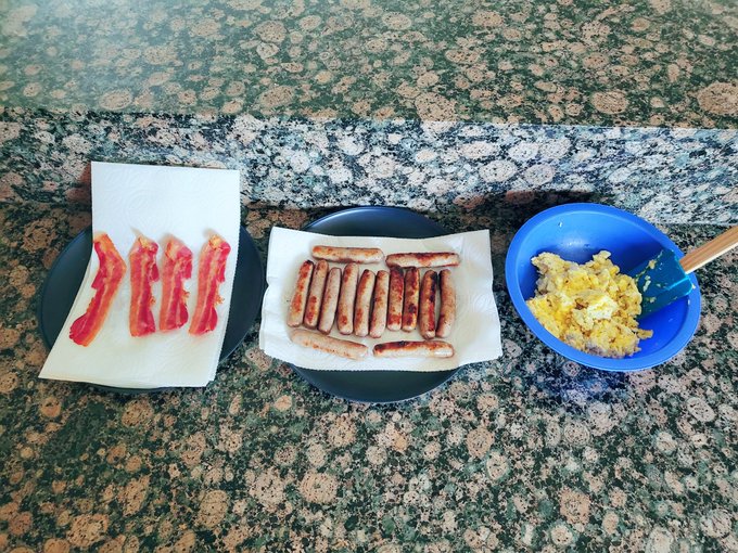 I made breakfast. Soooo good 😋 #lockdown #fridaymorning #breakfast https://t.co/QFk4WYpM8S<a href="/tag/lockdown"class="tags">#lockdown</a><a href="/tag/fridaymorning"class="tags">#fridaymorning</a><a href="/tag/breakfast"class="tags"><span>#breakfast</span></a>