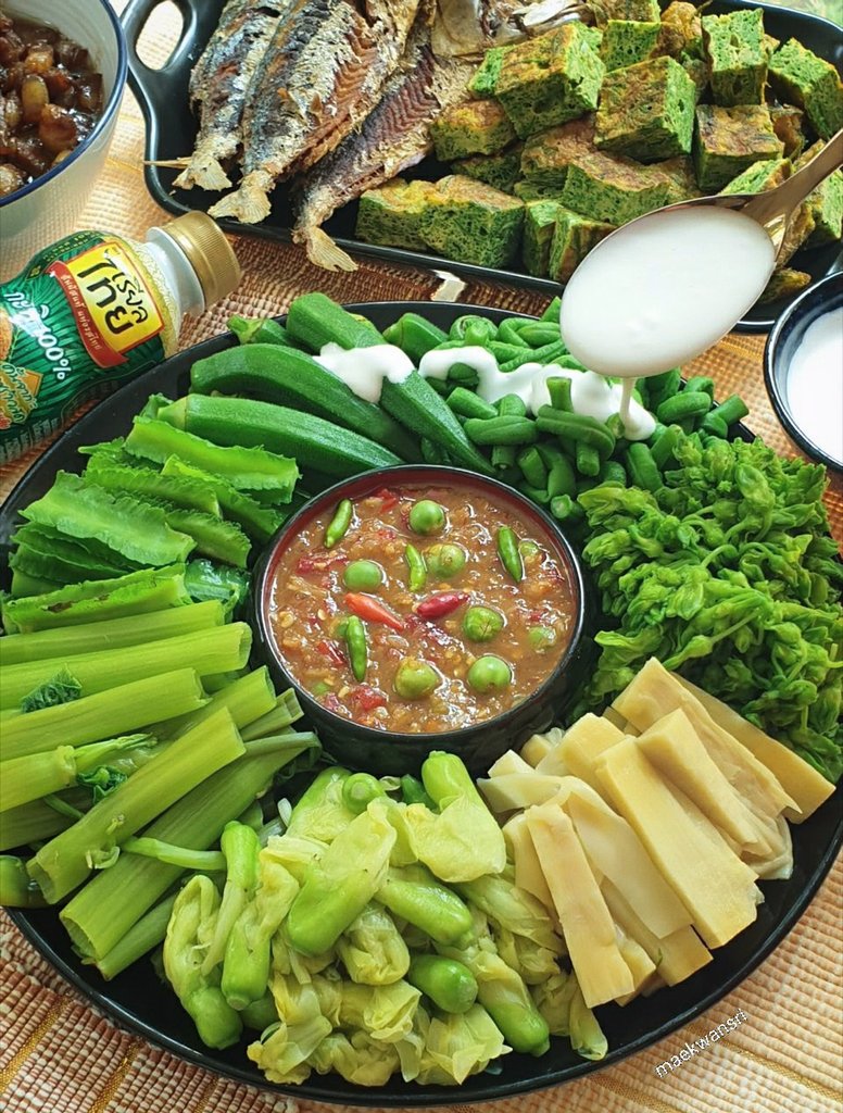 KwansriR's tweet photo. #น้ำพริกกะปิ รุ่น FullOption จัดเต็ม😆 ตำน้ำพริกแซ่บๆ🌶🌶🌶แกล้มด้วยผักลวกราดกะทิ ความนัวของกะทิจะช่วยลดความเผ็ด เพิ่มความอร่อย😋 กินคู่ไข่ชะอม ปลาทูทอด หมูหวาน โอ๊ยยย...มันอร่อยเกินจะบรรยายเลยจ้า👍
#แม่ลองแล้วโอเคเลย 
#กะทิเรียลไทย 
#maekwansri https://t.co/BfyeRx7mmu