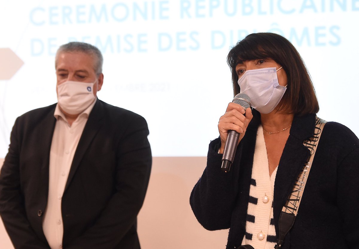 GBOURDOULEIX's tweet photo. Les lycées Renaudeau et La Providence ainsi que le collège République honoraient cette semaine leurs anciens élèves lors de leurs remises des diplômes. Félicitations �� tous ! #Choletais #Cholet https://t.co/v1X4RDiV5U
