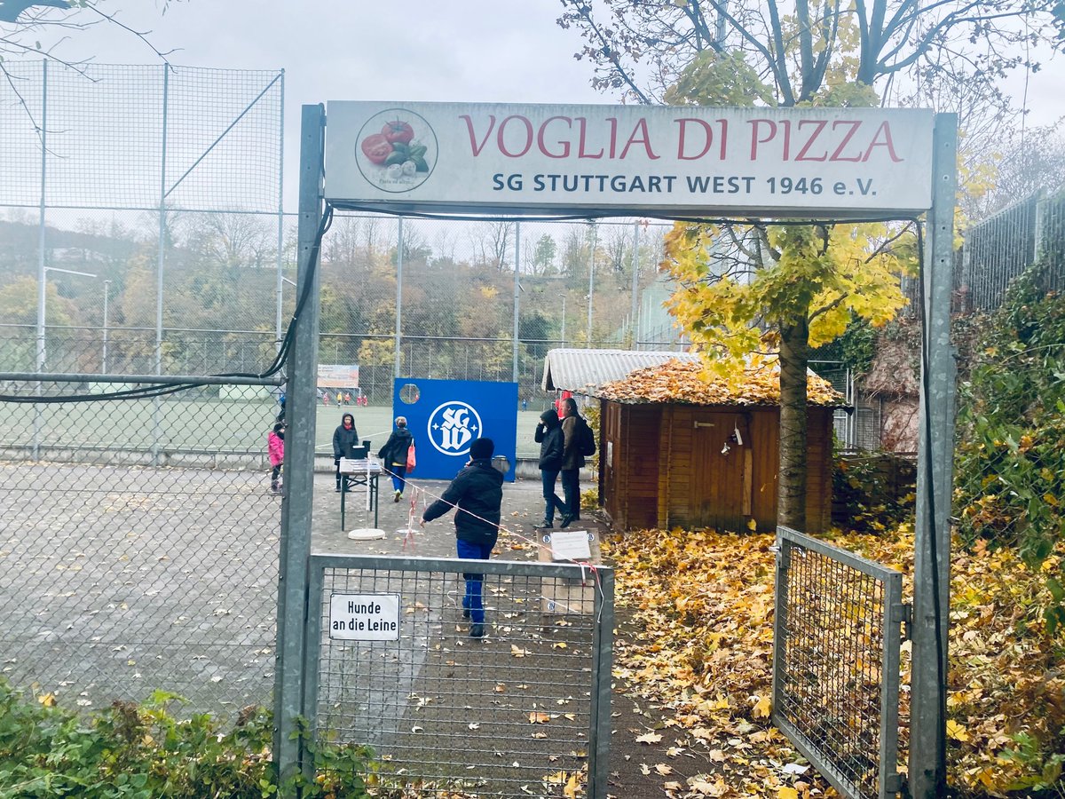 _TiloBerner's tweet photo. Scheißkalt. Nieselregen. Optimale Bedingungen für einen #Heimsieg gegen Feuerbach. #SGWest #EJugend #Fussballpapa https://t.co/CI0KL8csni