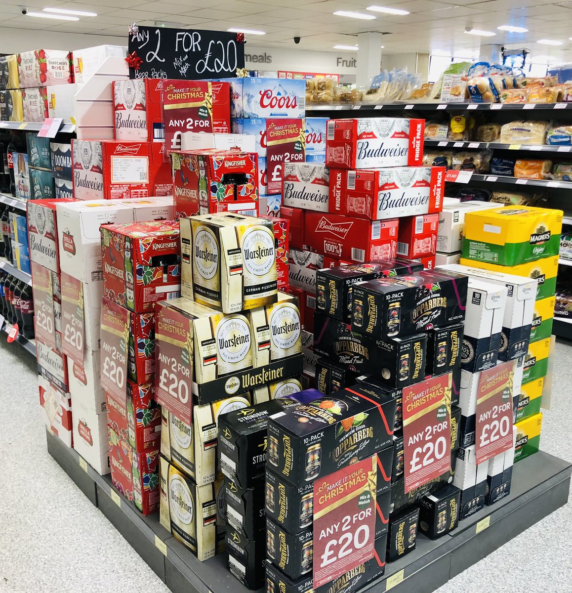 Paulfar2255's tweet photo. @lawrencehunts Liverpool Road Christmas Alcohol Deals. https://t.co/wEOd4ozSyb